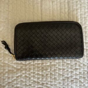 ❌SOLD❌ Authentic Bottega Veneta Round Zip Long Wallet Leather Black pre loved